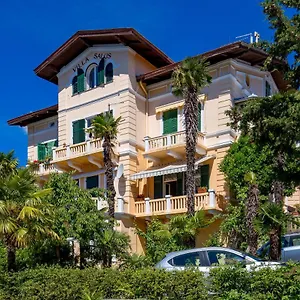  Apartment Salus, Maruna